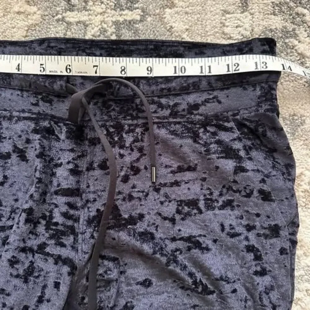 Lululemon Crushed Velvet leggings 6